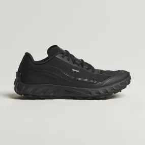 002 Running Shoes Stealth Blacks