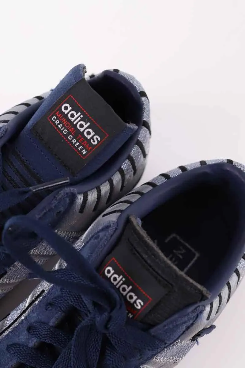 Baskets bleu