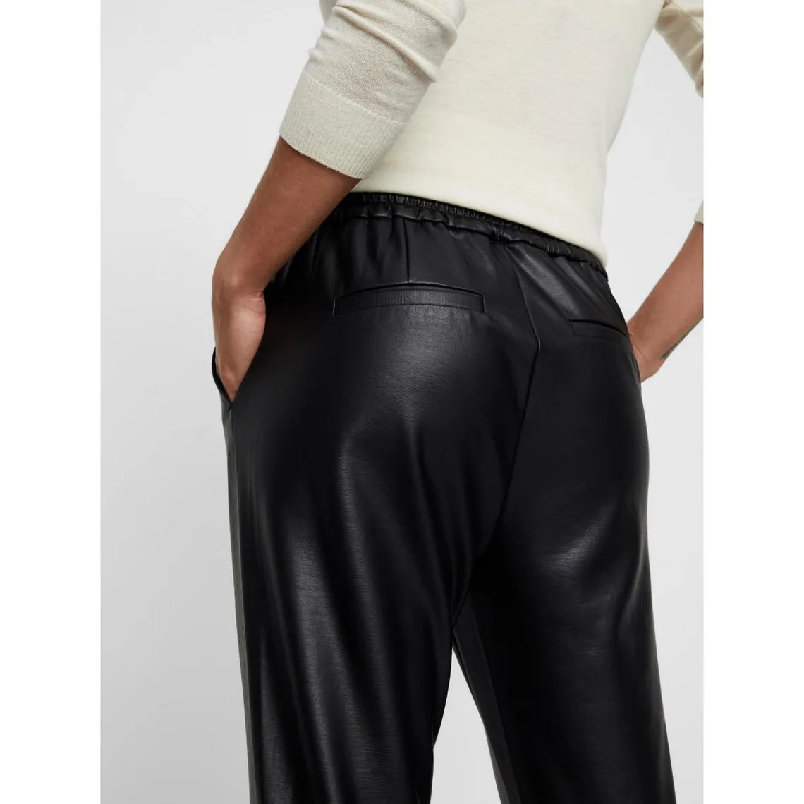 Faux leather black pants | 3 Suisses