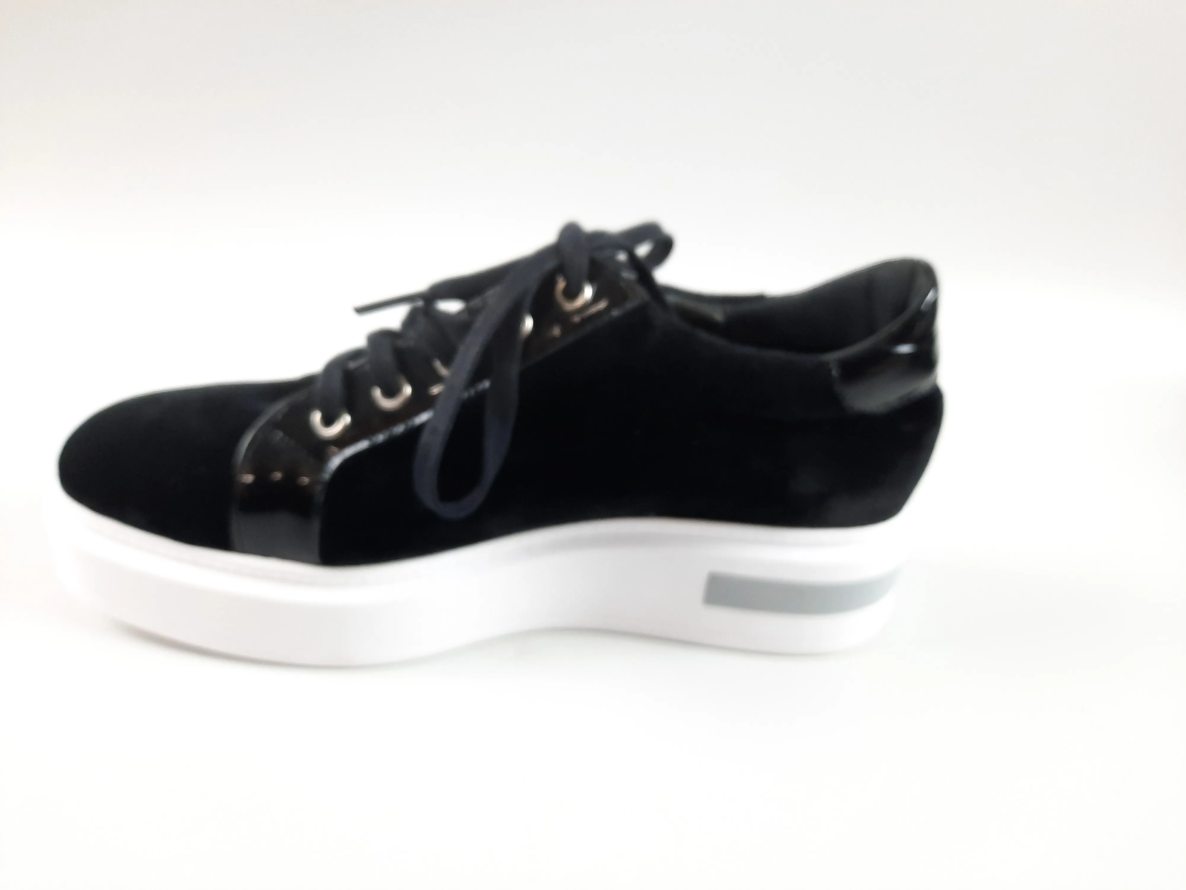 Paire de basket semelle haute, noir et blanche, Kanna, taille 38.