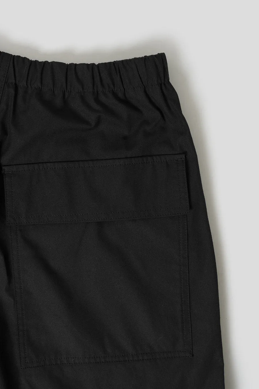 PANTALON AVEC PLIS AU GENOUX NOIR