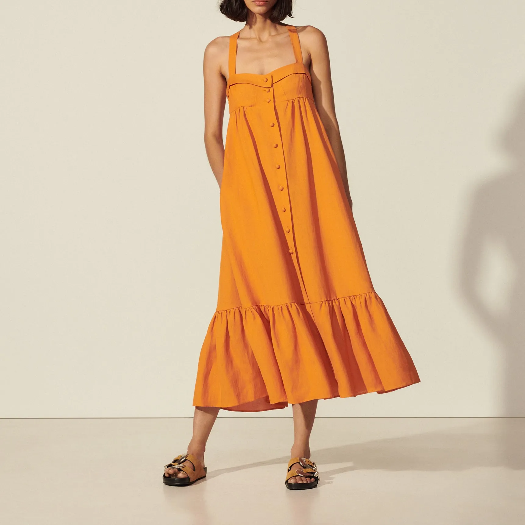 Robe longue boutonnée à bretelles
