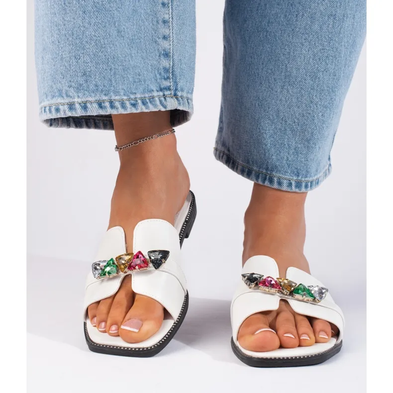 Tongs femme blanches avec pierres
