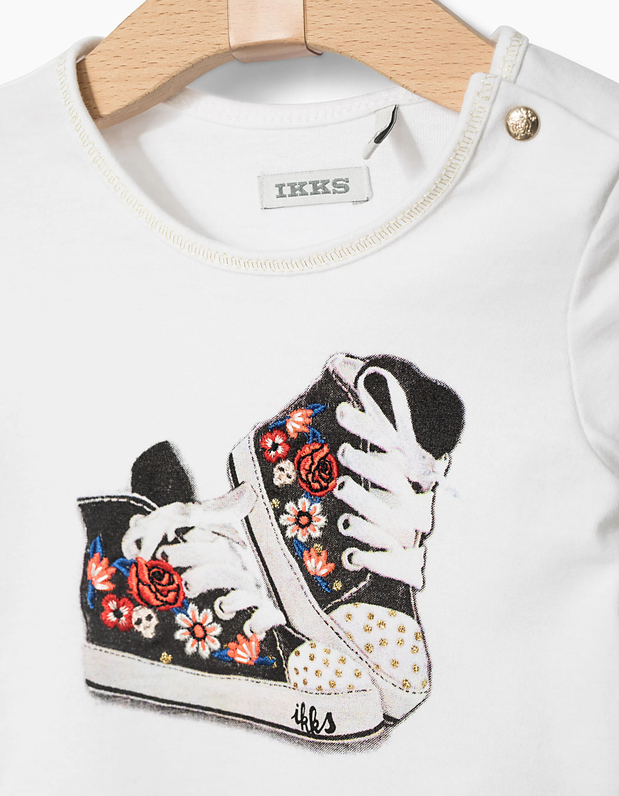 White t-shirt with baby girl sneakers design.